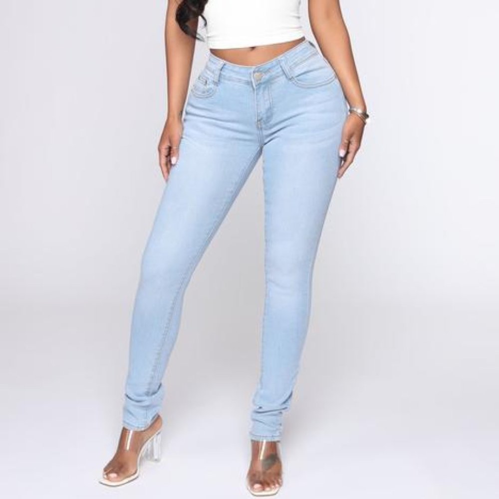 Charlize Mid-Rise Light Blue Wash Skinny Jean